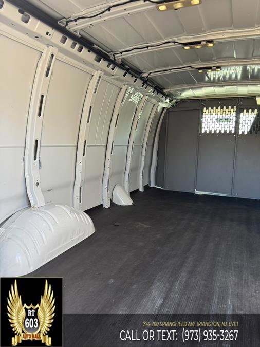 Used 2023 GMC Savana 2500 Extended image 9