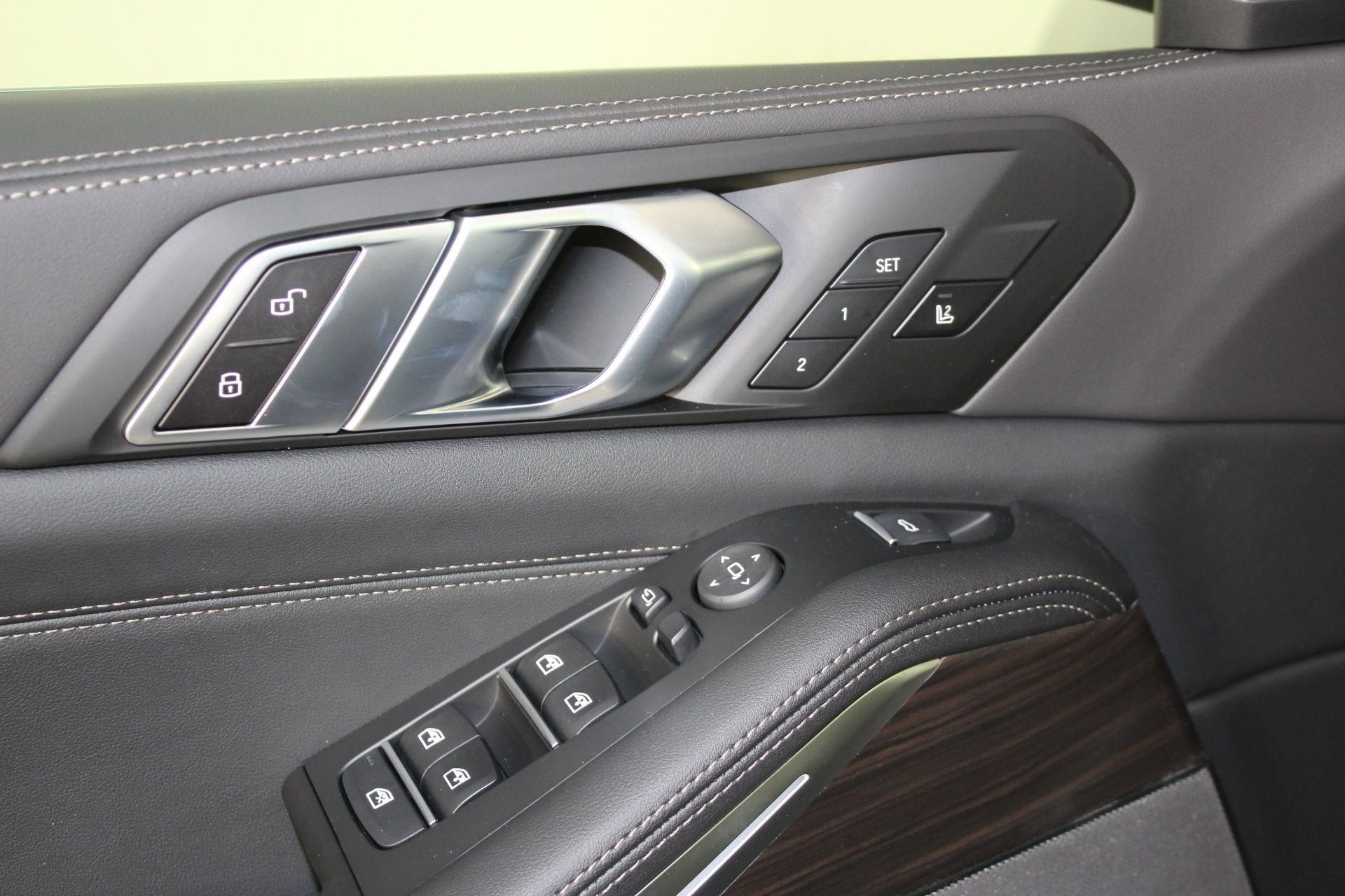 New 2026 BMW X5 xDrive40i w/ Climate Comfort Package AWD/4WD image 22