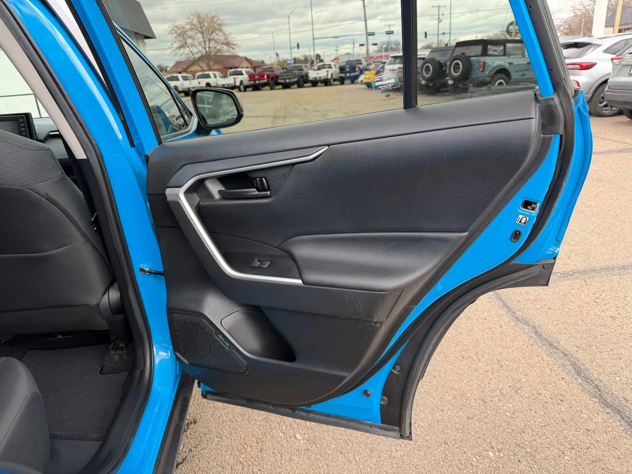 Used 2020 Toyota RAV4 LE w/ Carpet Mat Package image 11