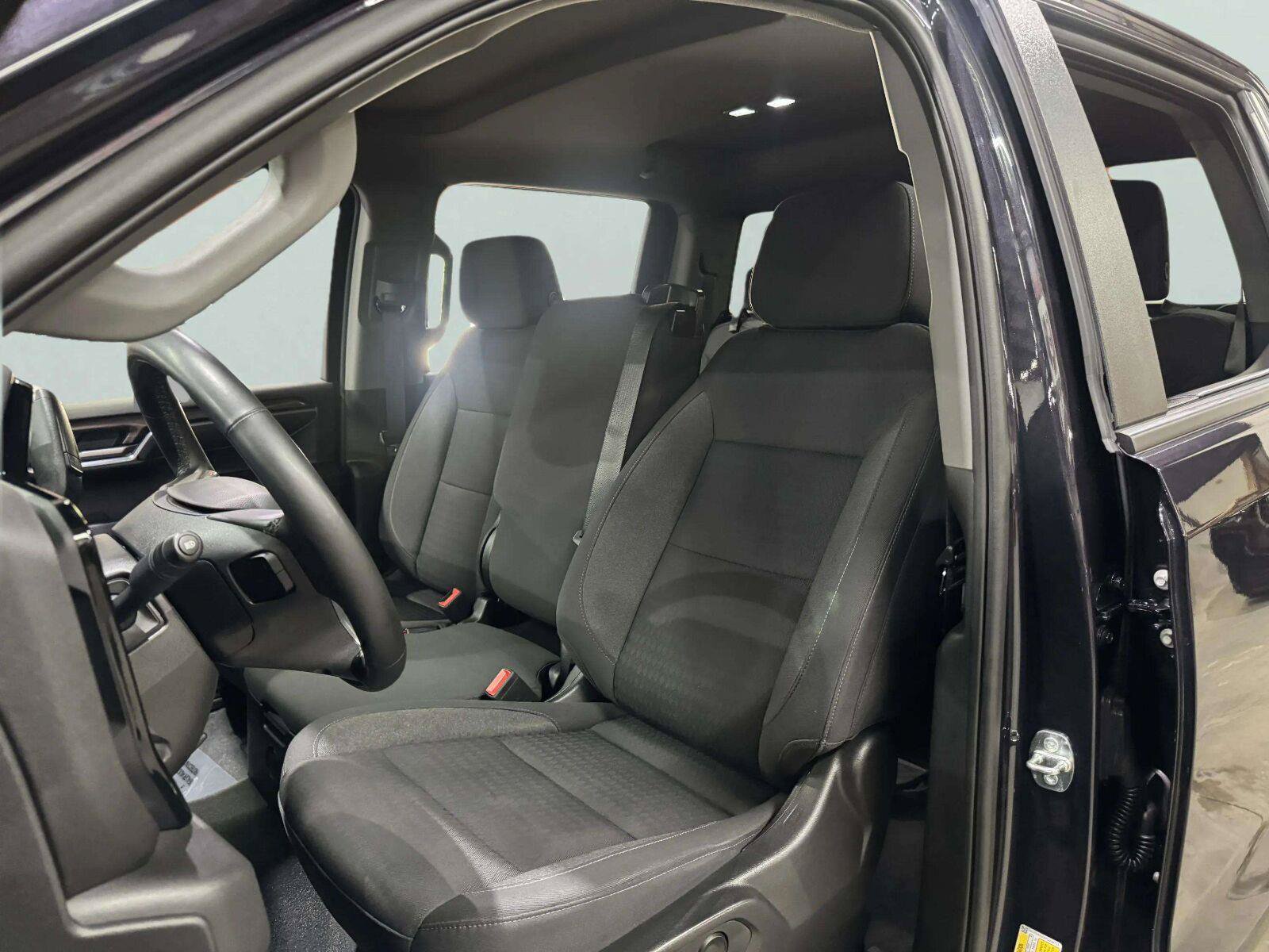 Used 2023 Chevrolet Silverado 1500 LT AWD/4WD image 28