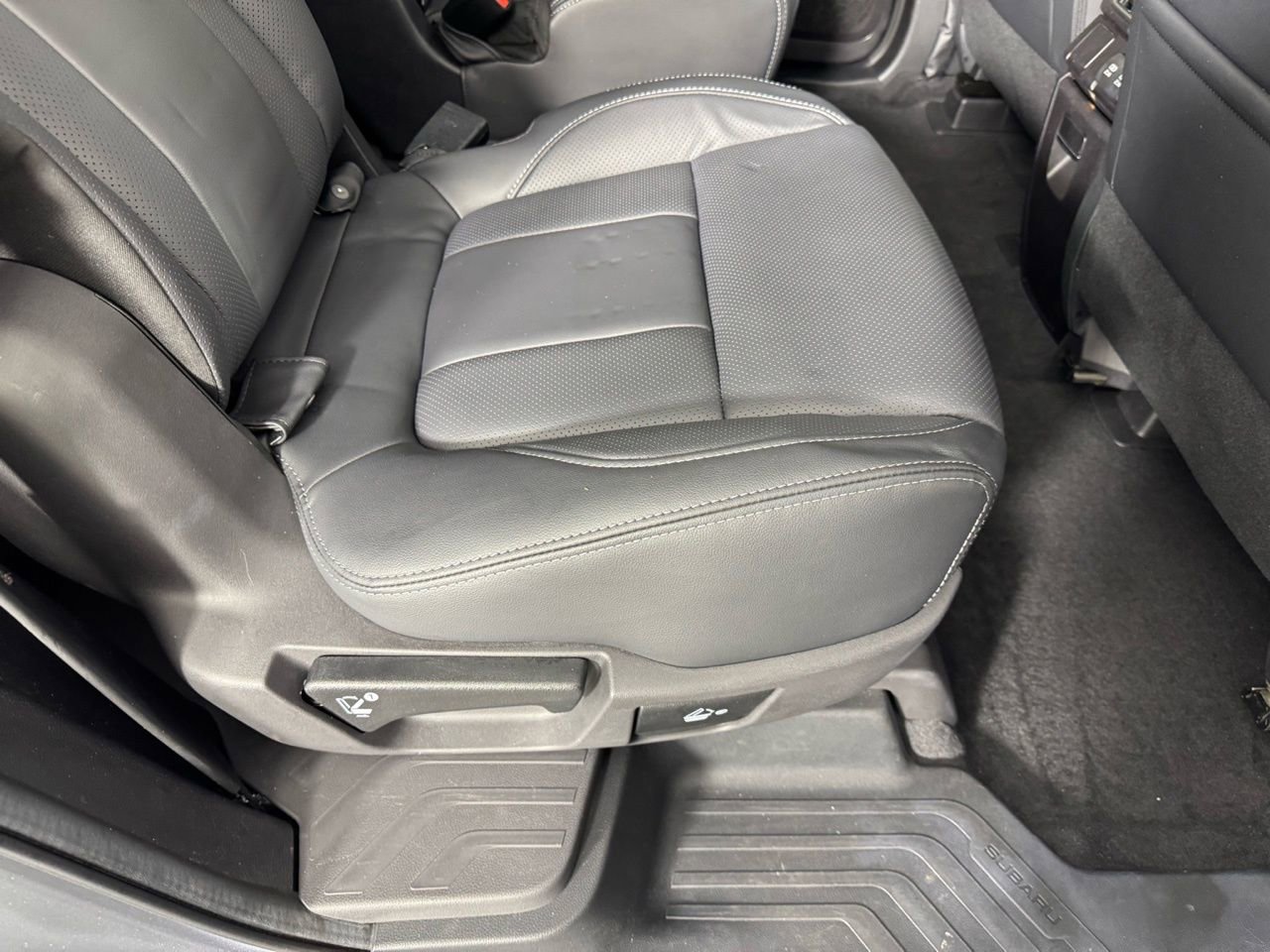 Used 2022 Subaru Ascent Limited w/ Technology Package image 33