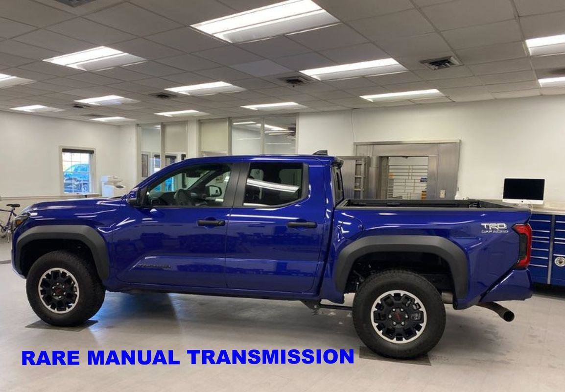 Used 2025 Toyota Tacoma TRD Off-Road image 2