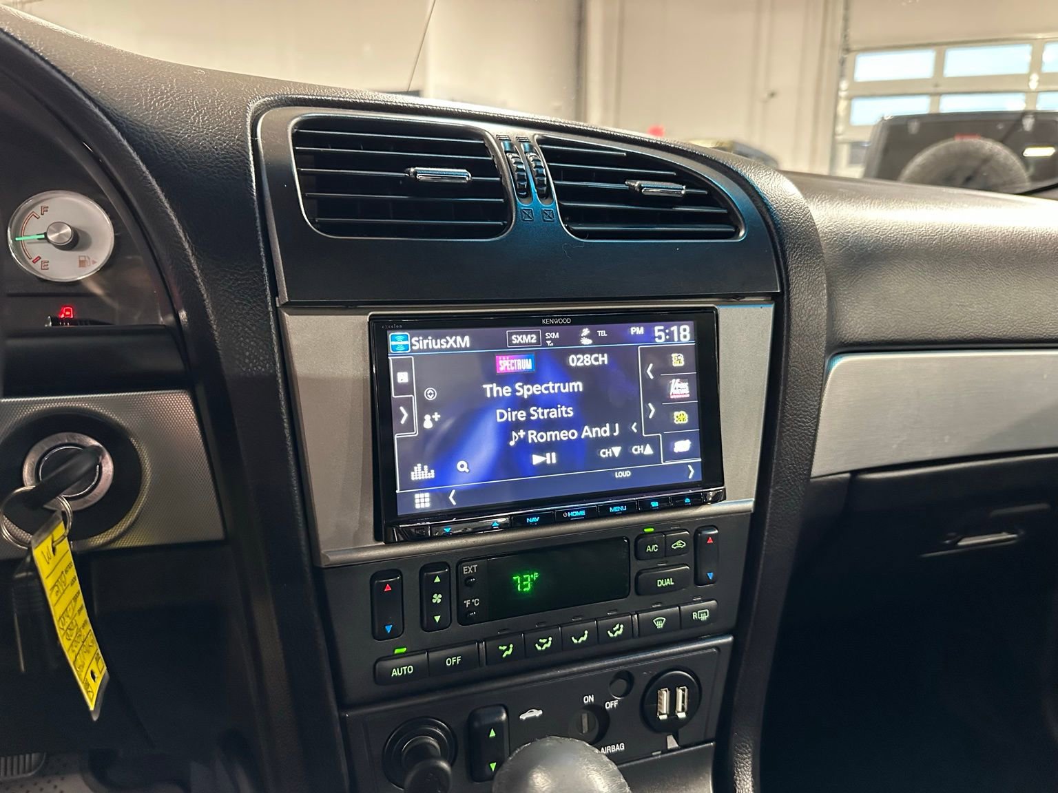 Used 2005 Ford Thunderbird image 22