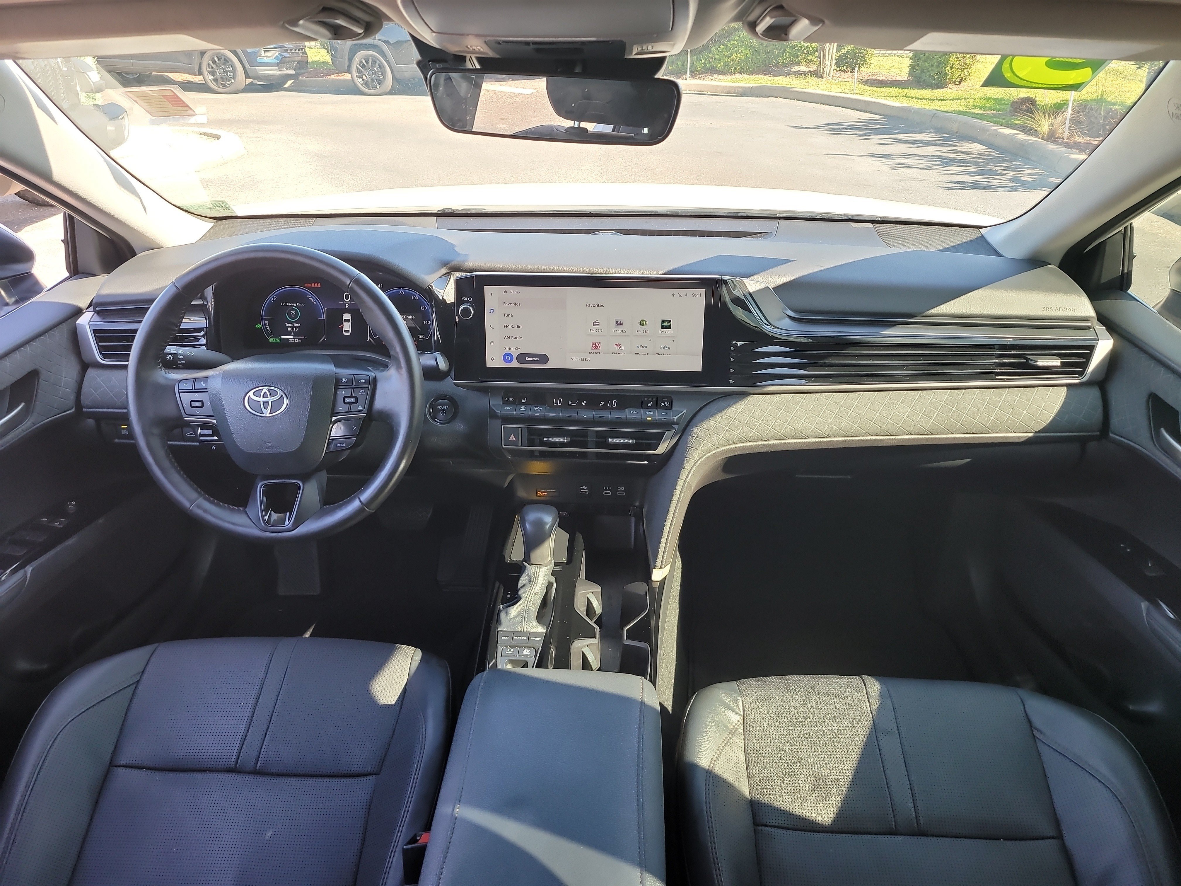 Used 2025 Toyota Camry XLE FWD image 14