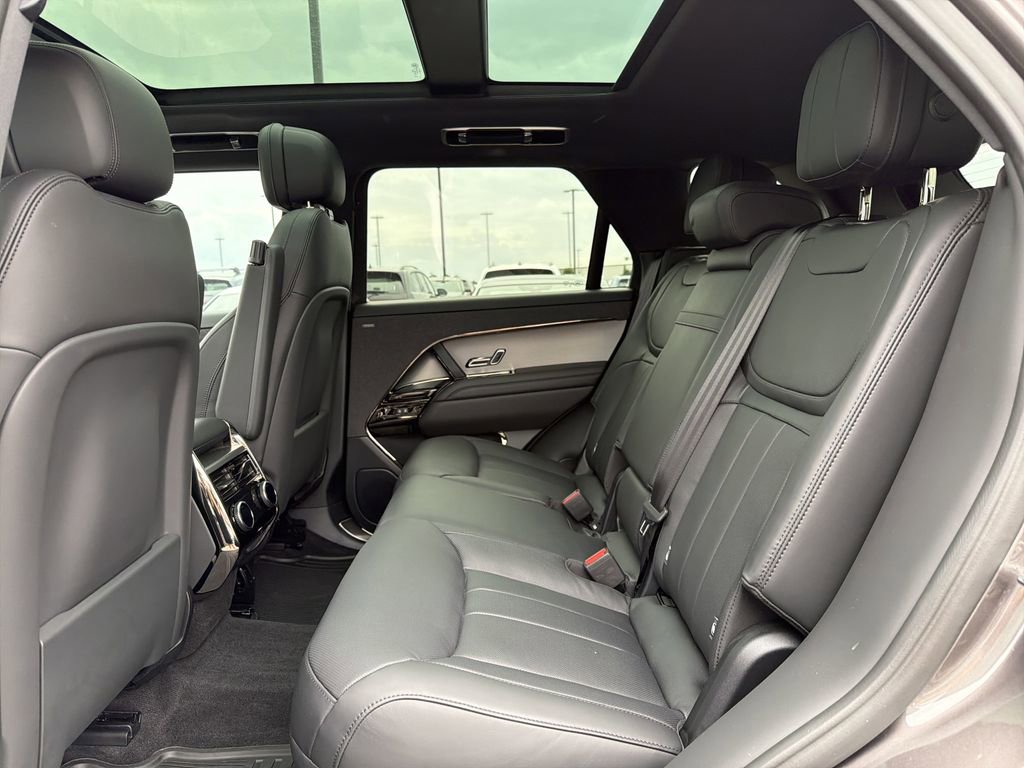 Used 2025 Land Rover Range Rover Sport SE image 5