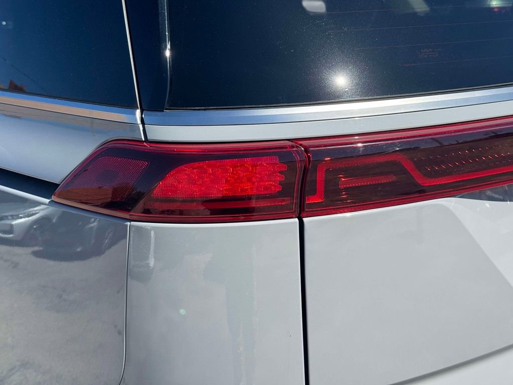 Used 2023 Kia Carnival SX Prestige FWD image 9