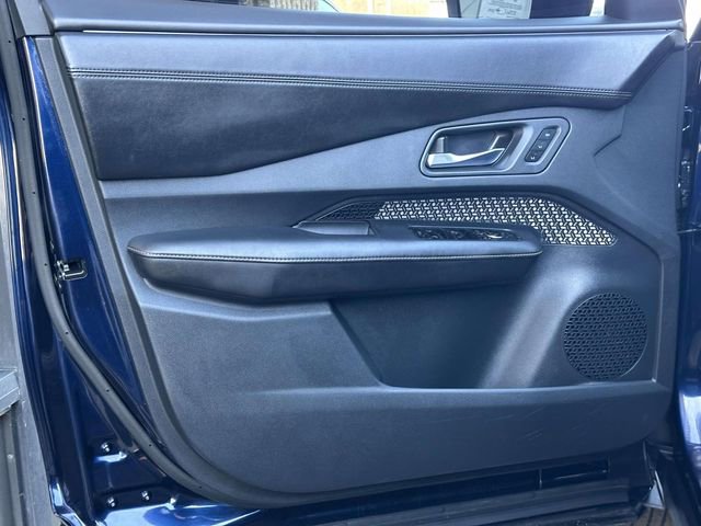 Used 2024 Nissan Ariya AWD image 13