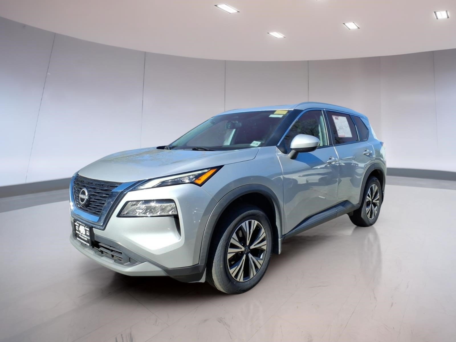 Used 2023 Nissan Rogue SV w/ SV Premium B Package AWD/4WD image 2