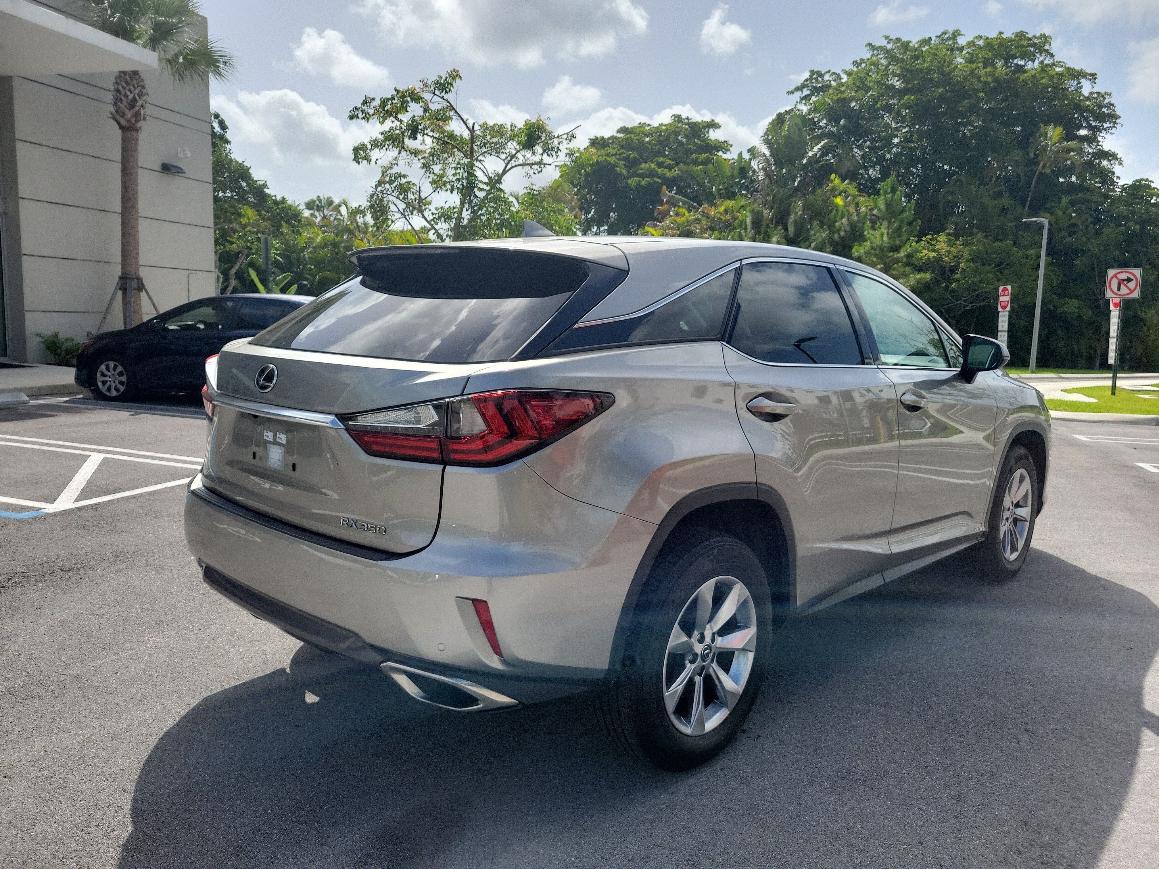 Used 2019 Lexus RX 350 FWD w/ Accessory Package image 6