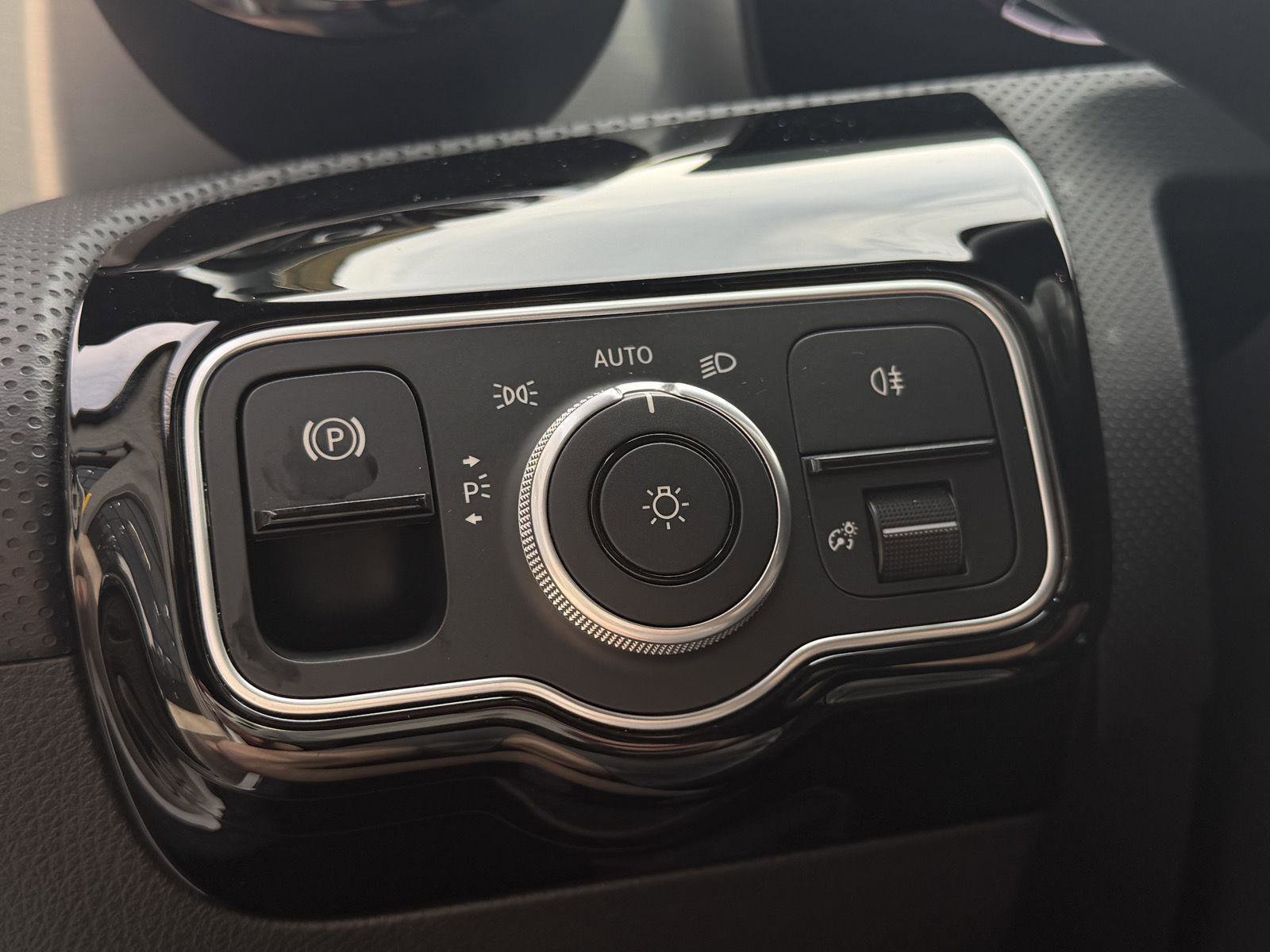 Used 2025 Mercedes-Benz CLA 250 4MATIC image 34