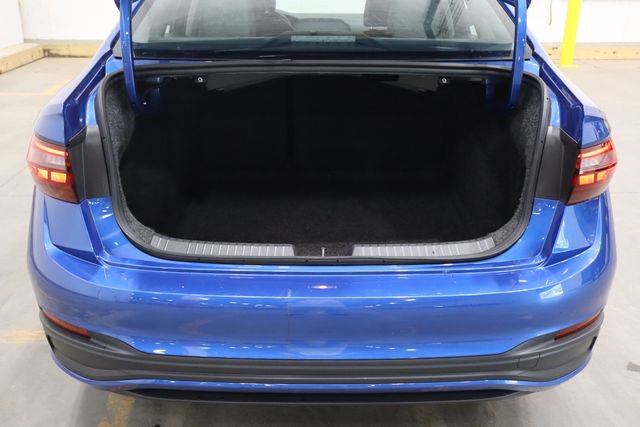 Used 2024 Volkswagen Jetta SE image 11