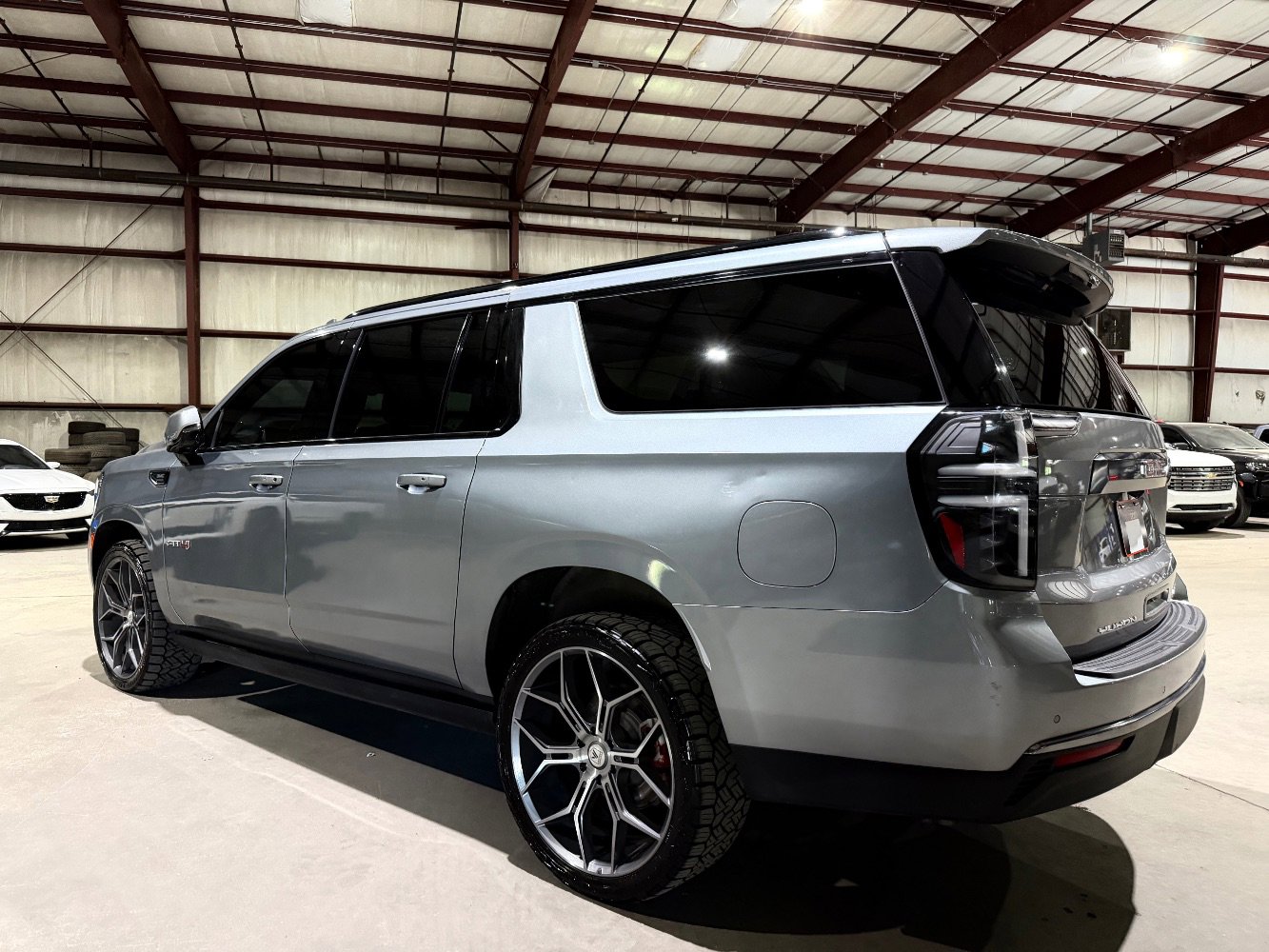 Used 2023 GMC Yukon XL AT4 w/ AT4 Premium Package AWD/4WD image 7
