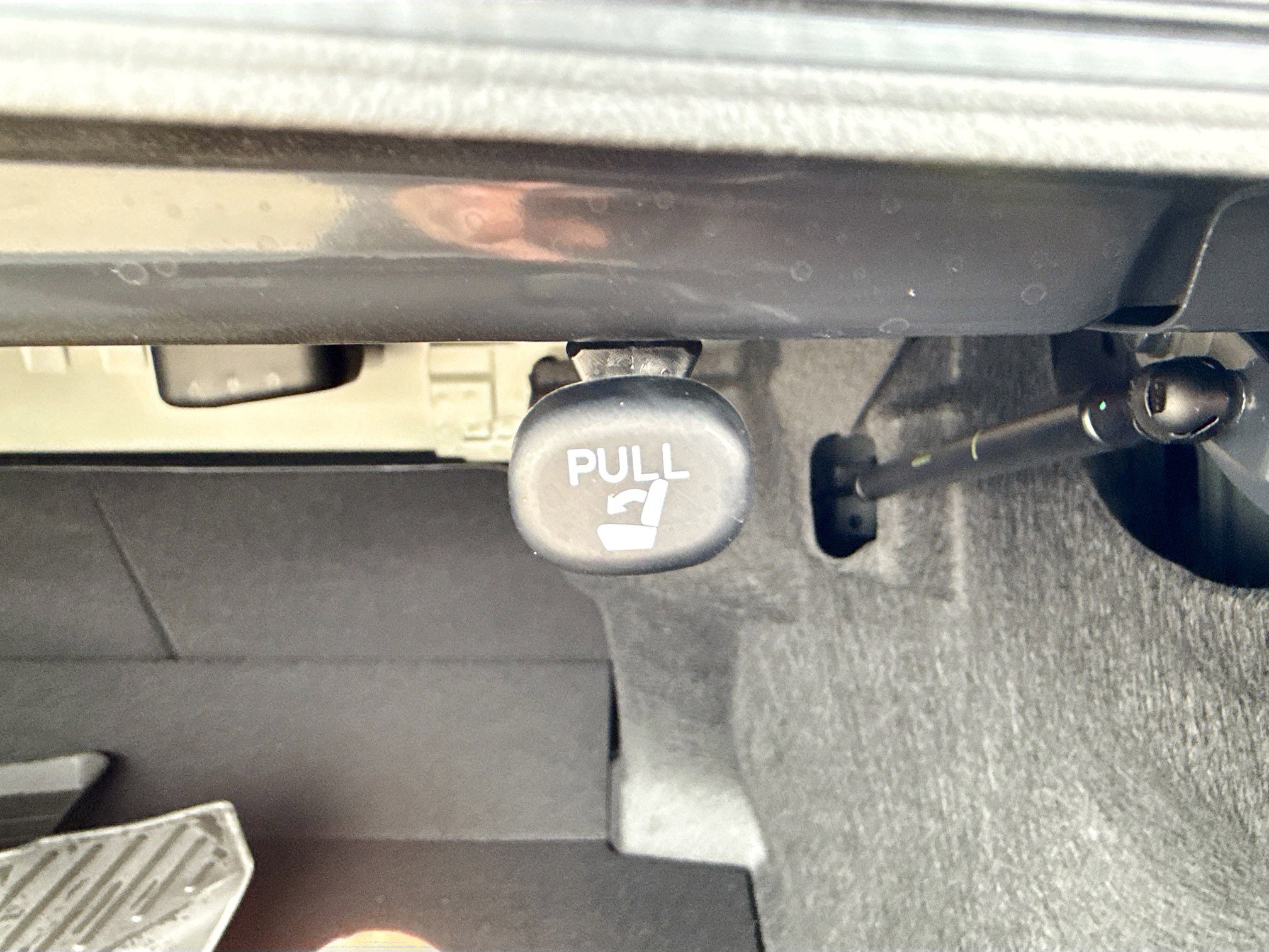 Used 2025 Toyota Camry SE image 13