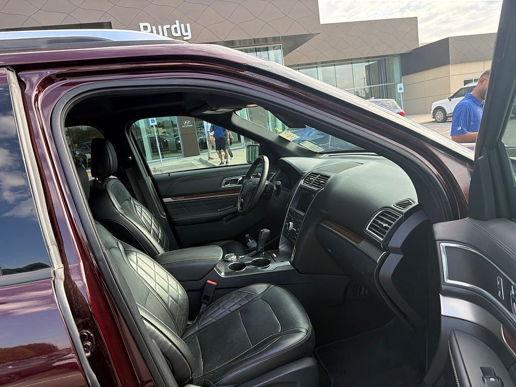 Used 2018 Ford Explorer Platinum AWD/4WD image 19
