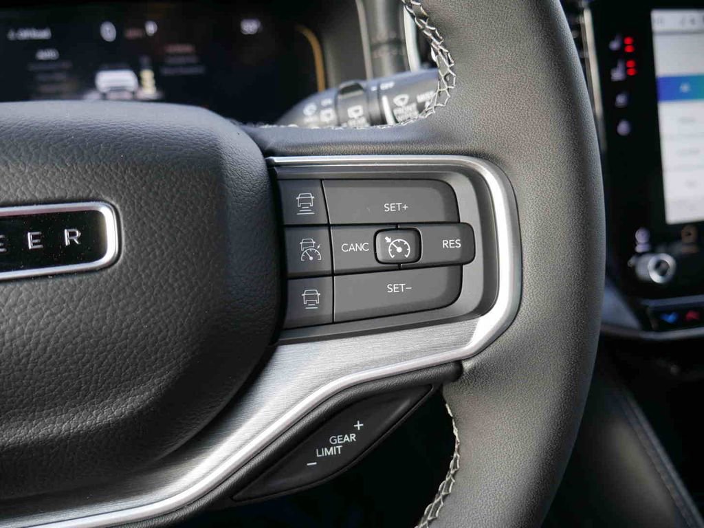 New 2025 Jeep Wagoneer Series II w/ Convenience Group I AWD/4WD image 43