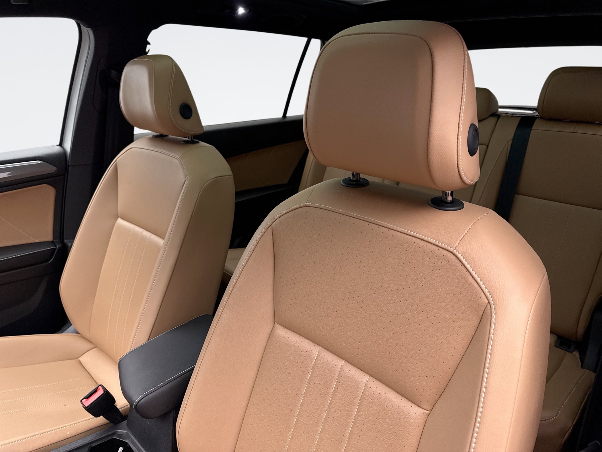 Used 2024 Volkswagen Tiguan SE R-Line image 29