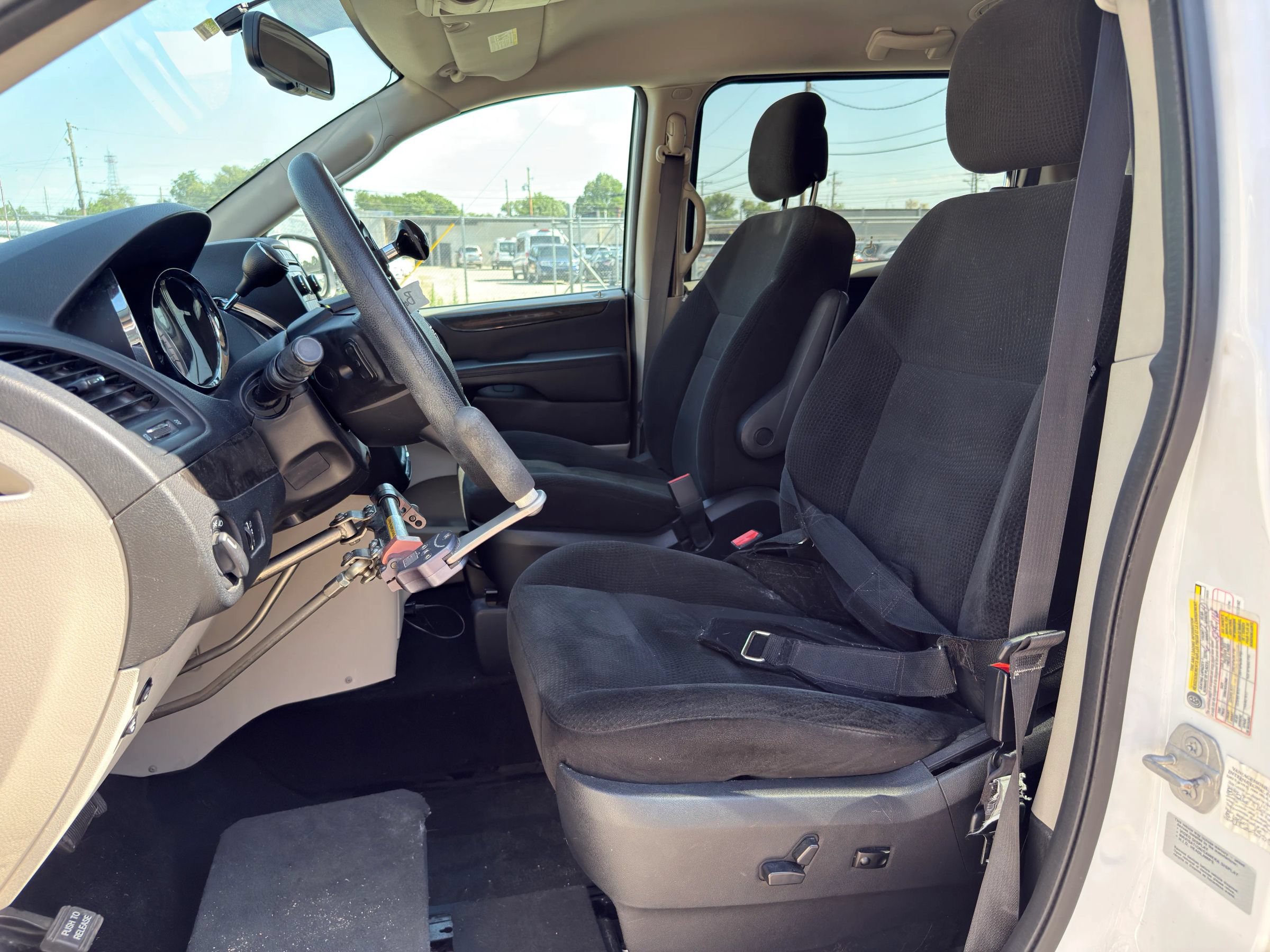 Used 2015 Dodge Grand Caravan SXT FWD image 17
