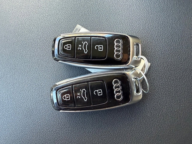 Used 2023 Audi Q8 Prestige w/ Prestige Package image 33