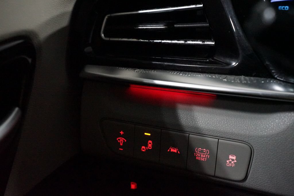 Used 2020 Kia Niro FWD image 24