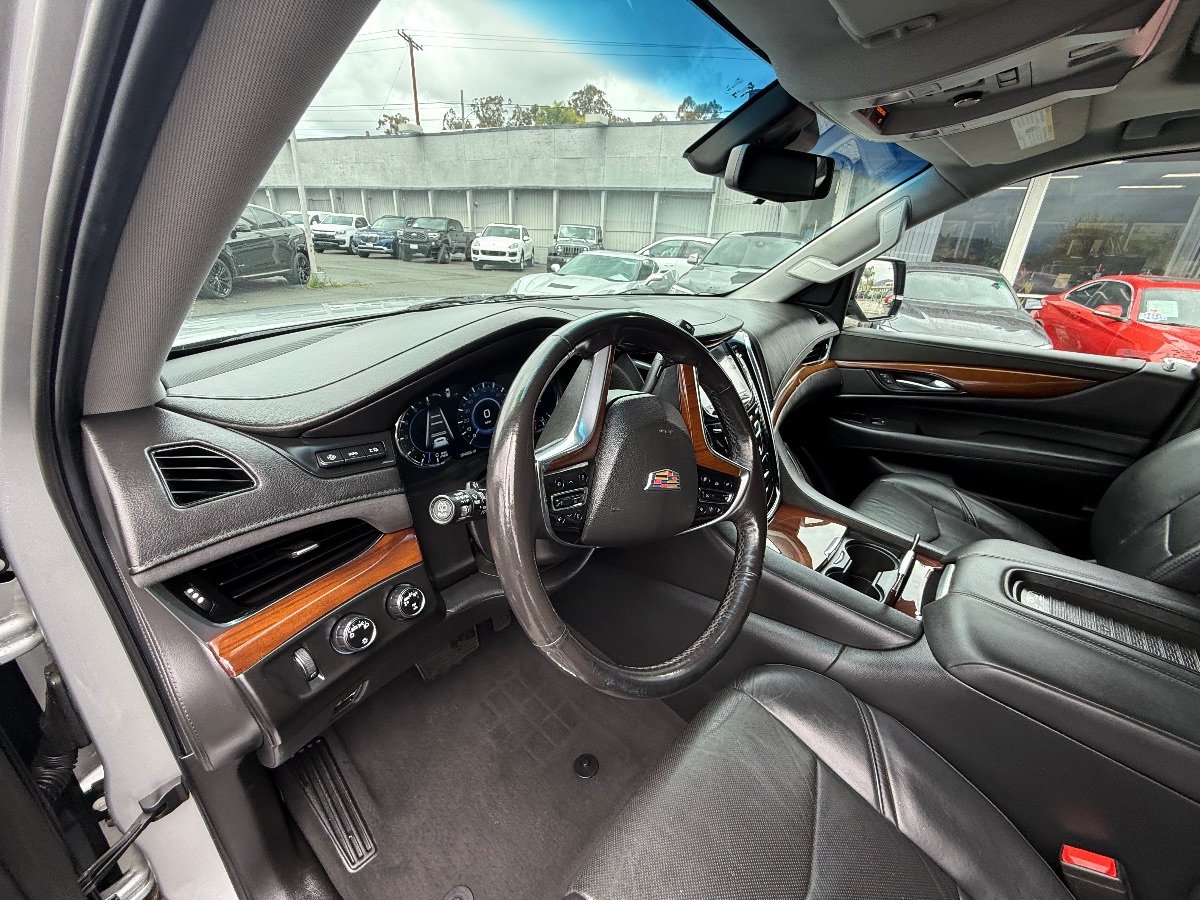 Used 2019 Cadillac Escalade ESV Premium Luxury AWD/4WD image 12