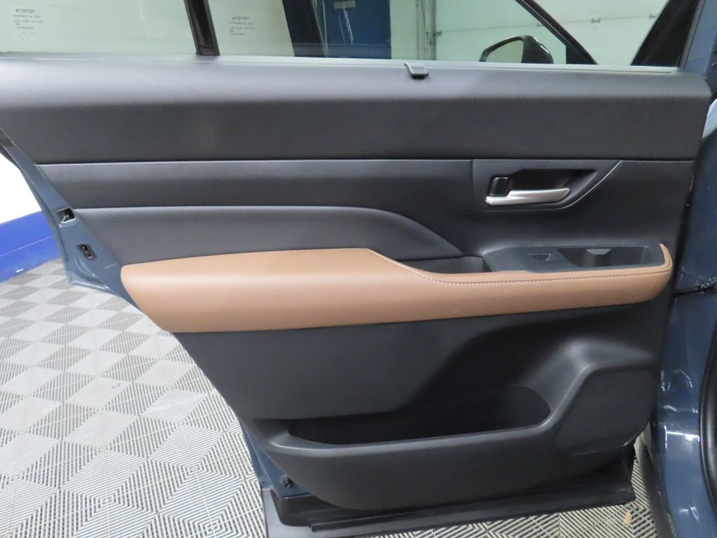 Used 2025 Toyota Grand Highlander AWD Hybrid image 67