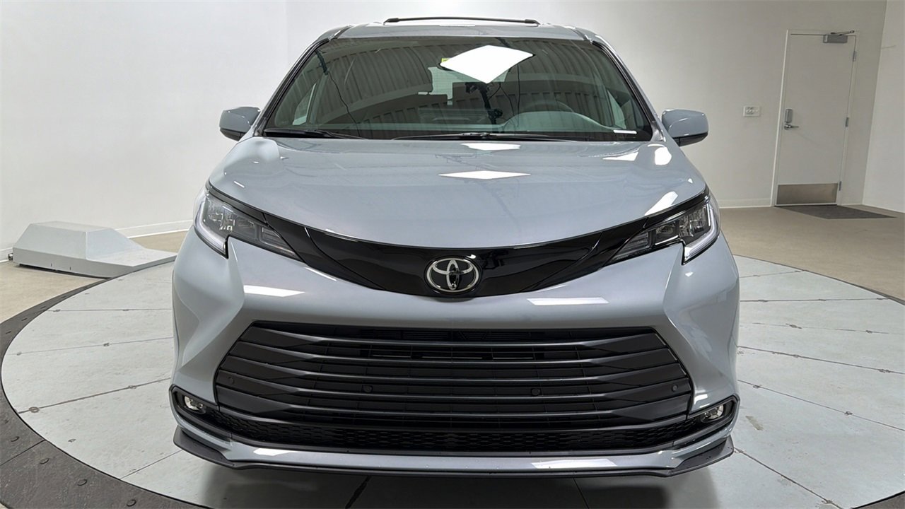New 2026 Toyota Sienna XLE Woodland Edition video 2