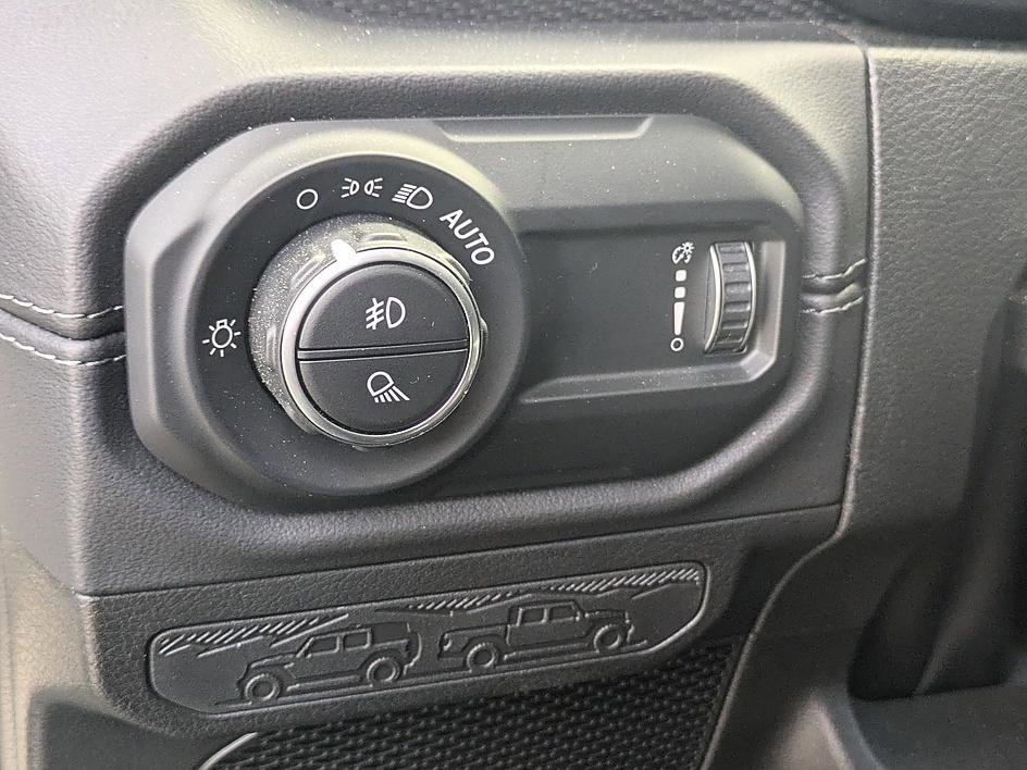 Used 2024 Jeep Gladiator Mojave w/ Safety Group image 17