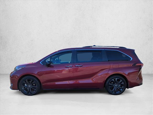 Used 2024 Toyota Sienna XSE FWD image 9