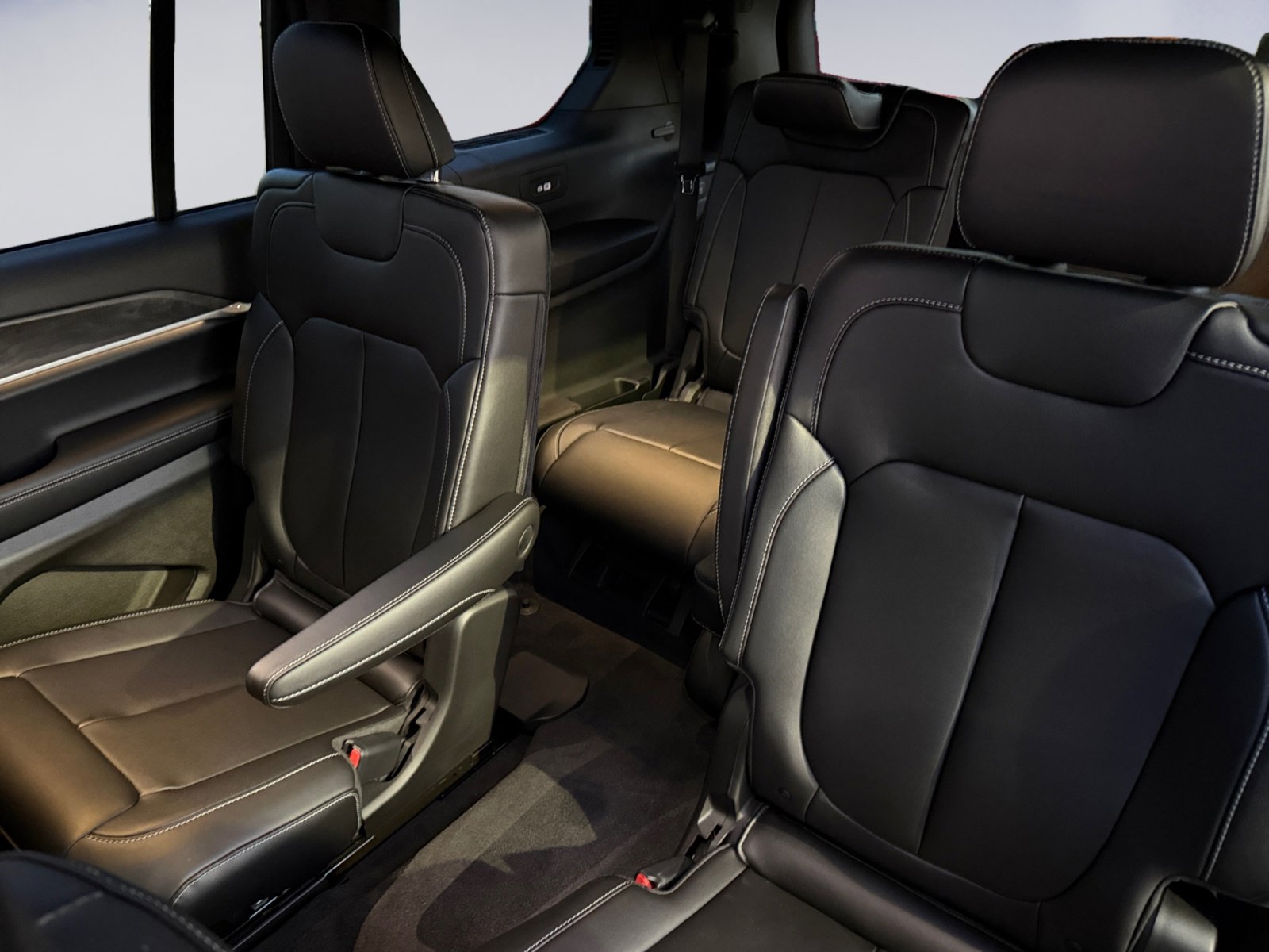 New 2025 Jeep Grand Cherokee L Limited w/ Black Appearance Package image 13