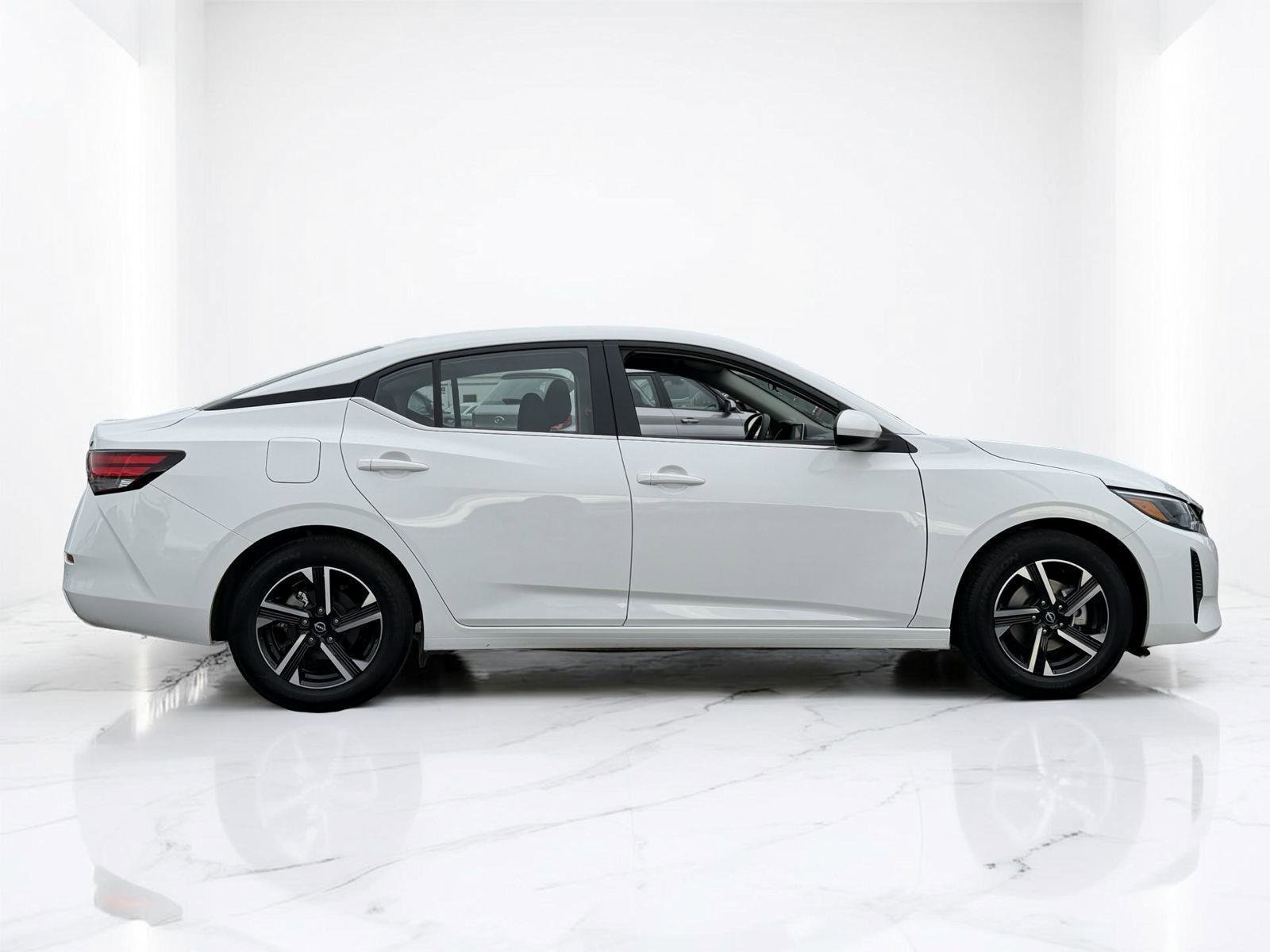 Used 2024 Nissan Sentra SV image 2