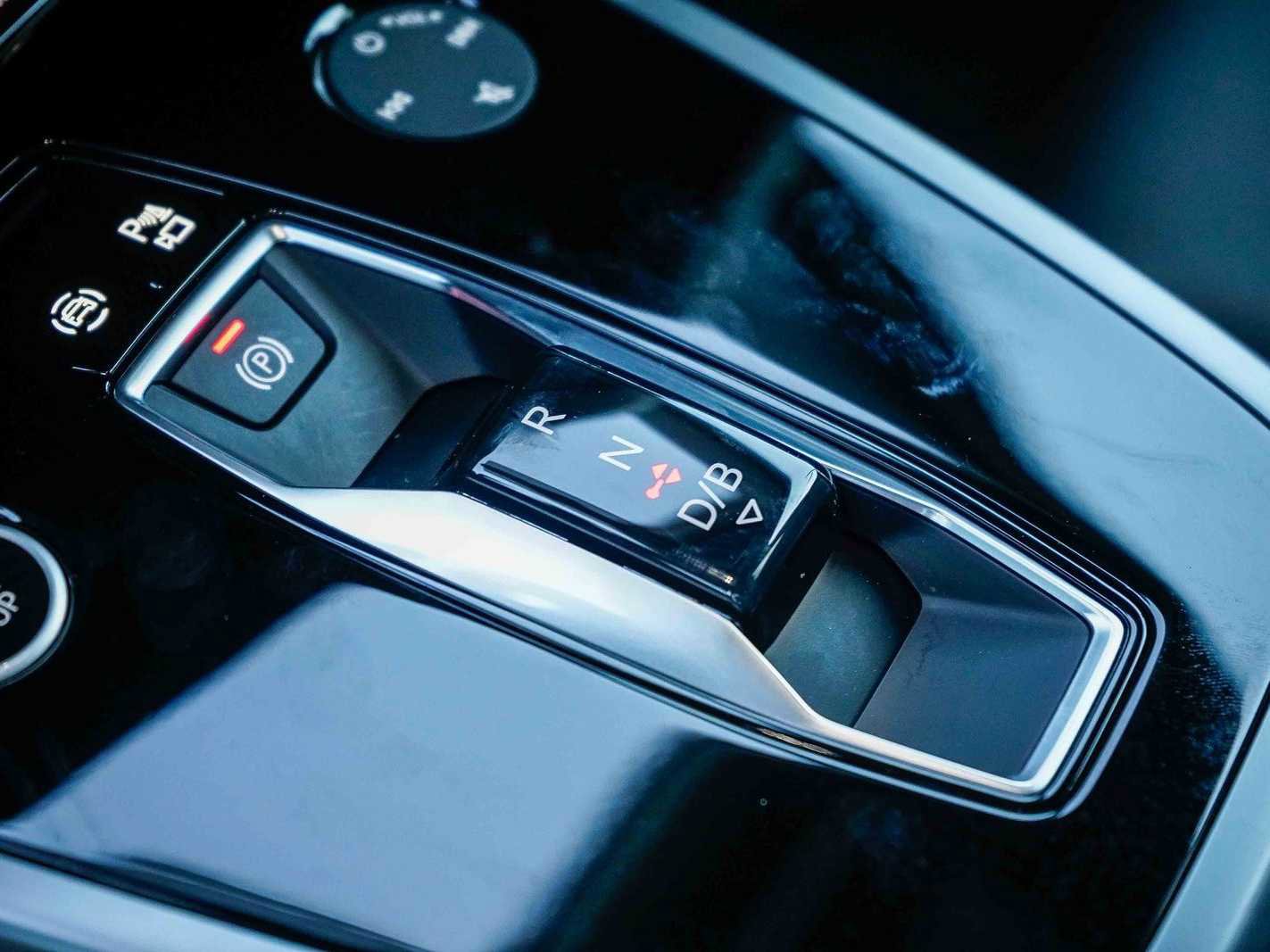 Used 2025 Audi Q4 e-tron Premium w/ Convenience Package image 21