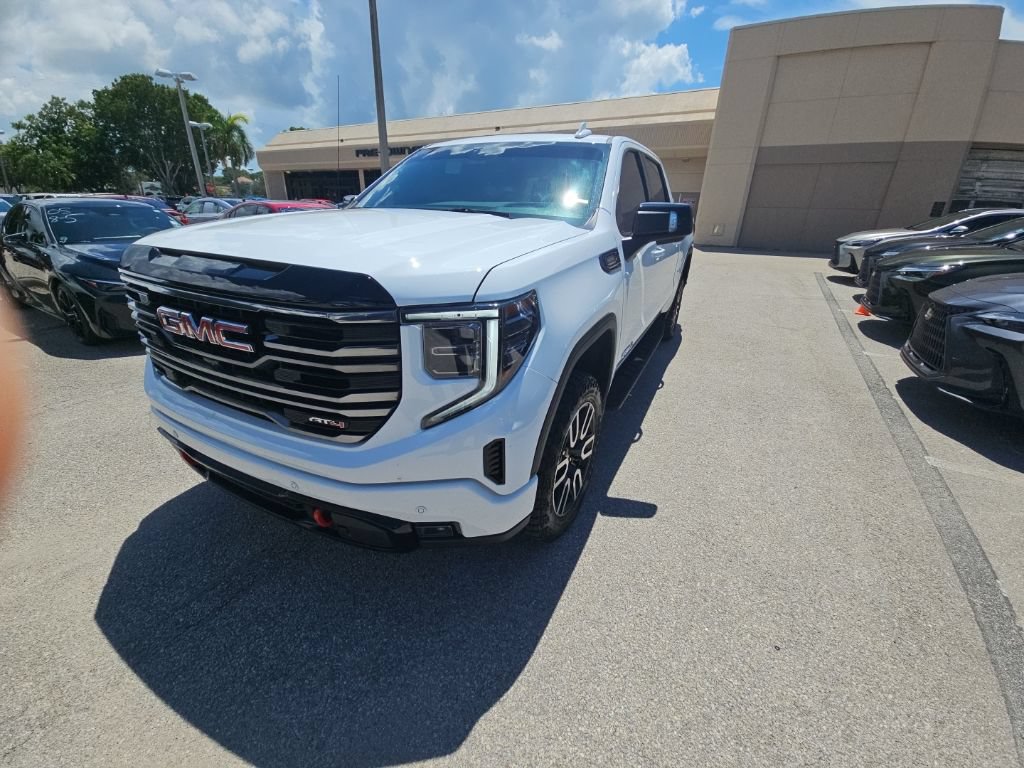 Used 2025 GMC Sierra 1500 AT4 w/ AT4 Premium Package AWD/4WD image 17