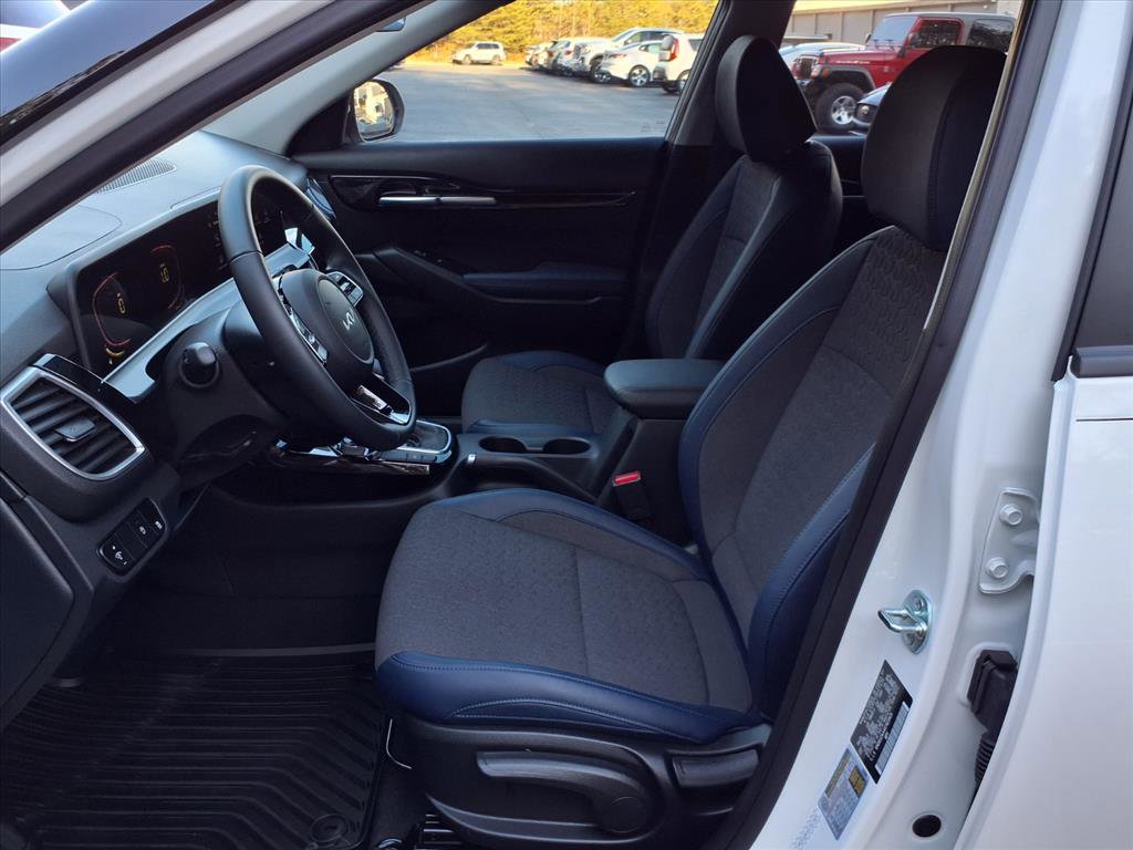 Used 2025 Kia Seltos S image 11