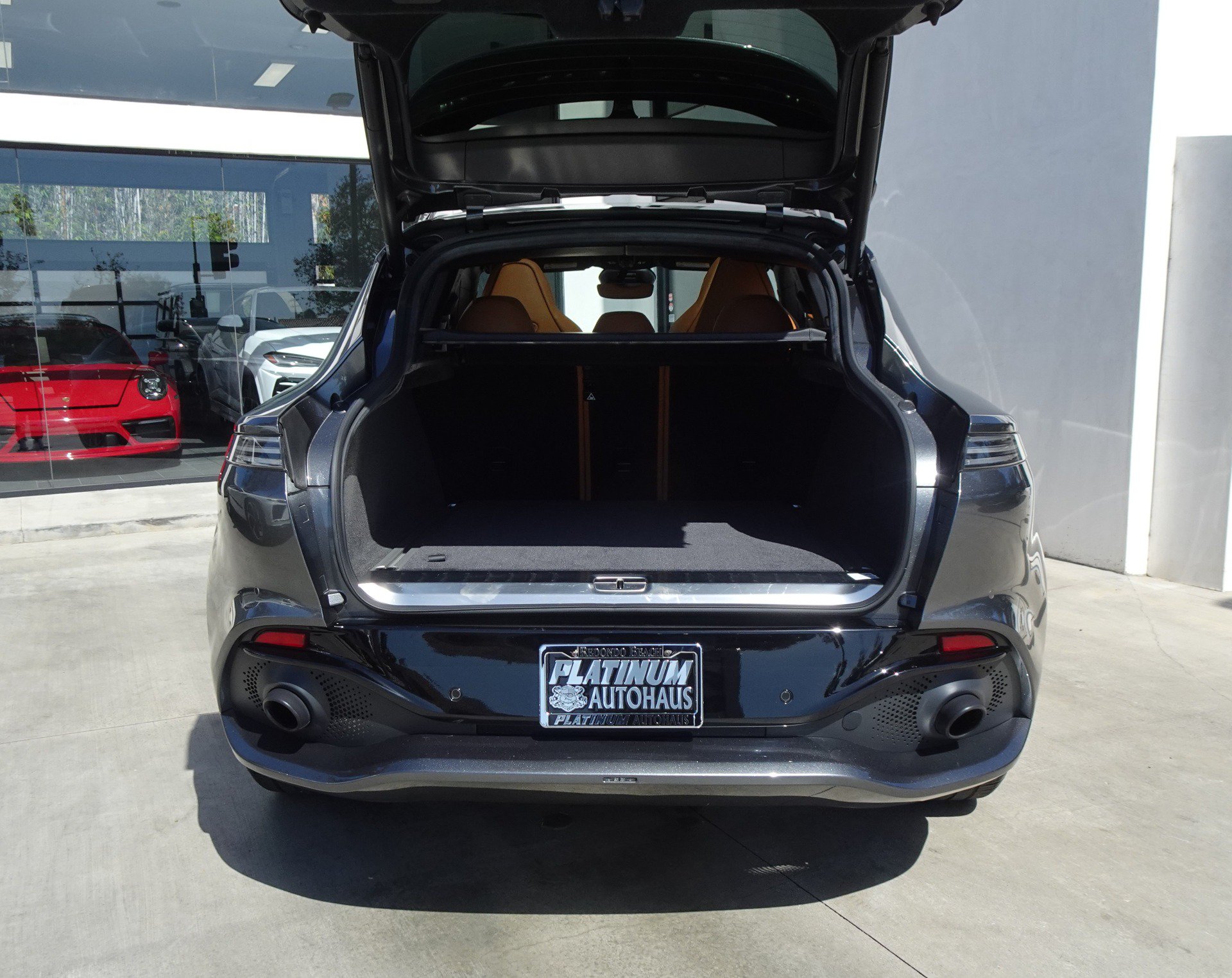 Used 2022 Aston Martin DBX AWD/4WD image 6