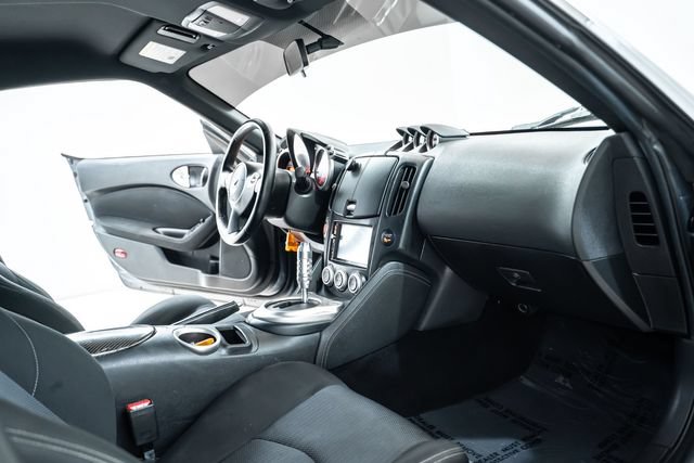 Used 2016 Nissan 370Z Coupe RWD image 20
