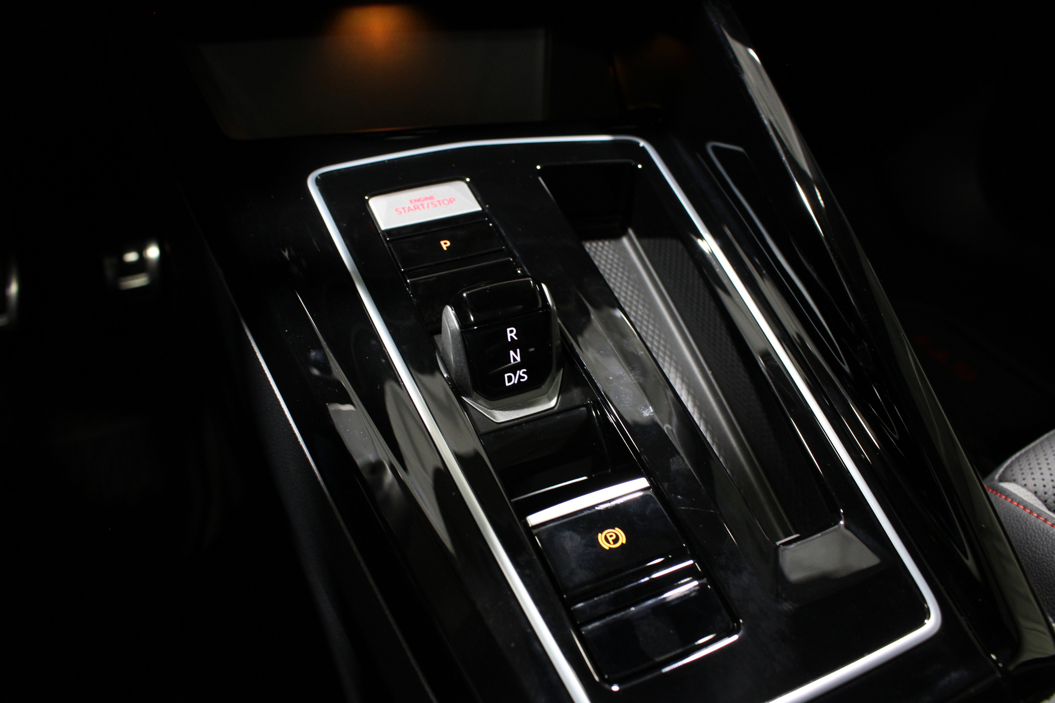 Used 2025 Volkswagen GTI SE image 21