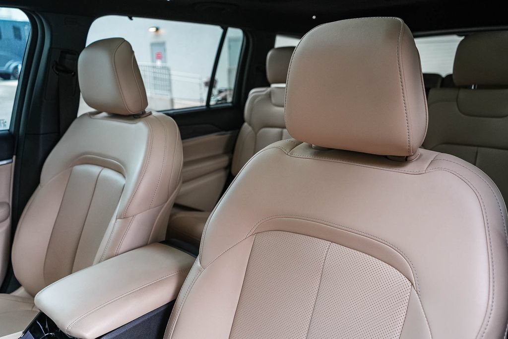 Used 2023 Jeep Grand Cherokee L Limited w/ Luxury Tech Group II AWD/4WD image 25