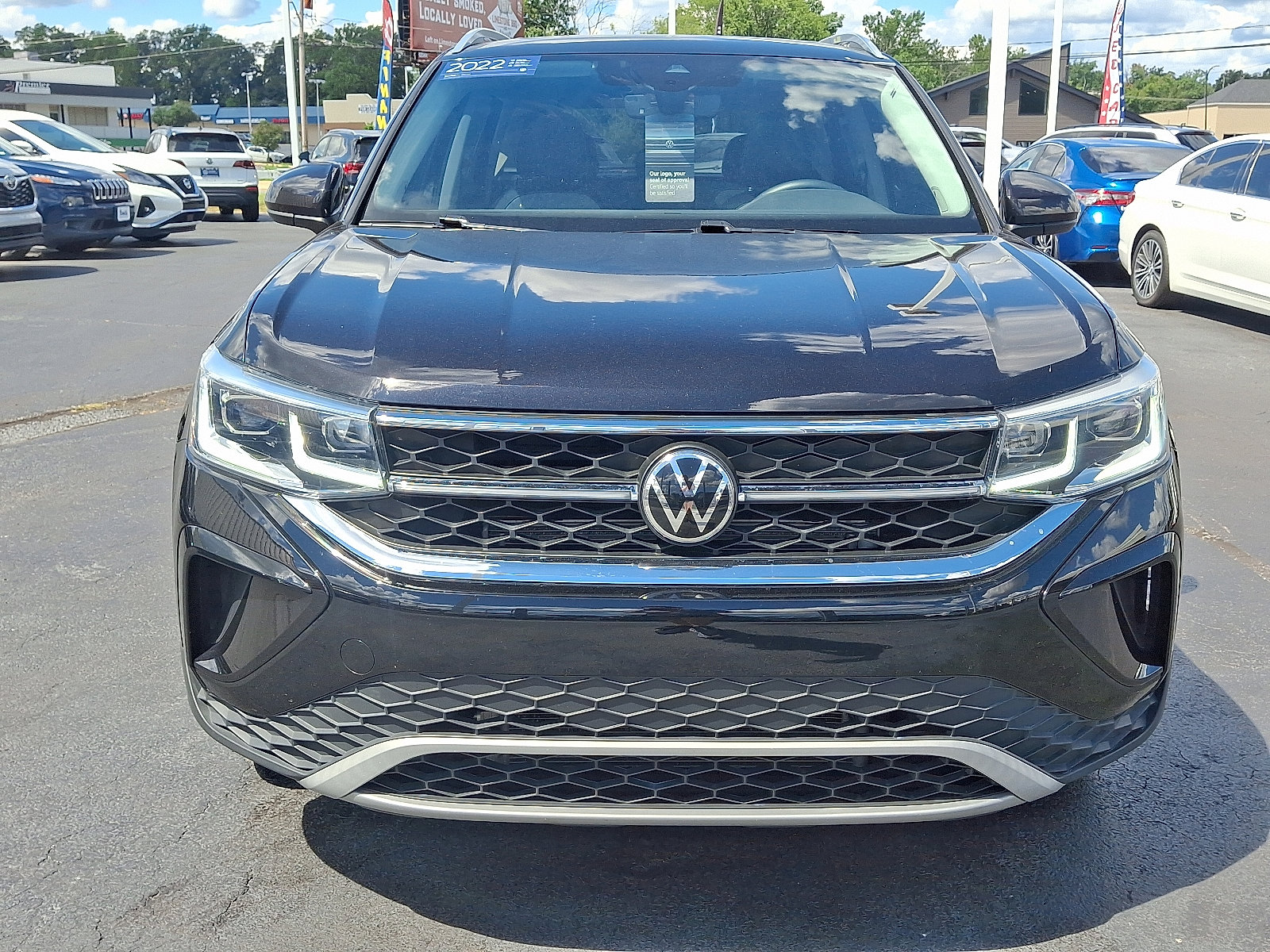 Certified 2022 Volkswagen Taos SEL image 2