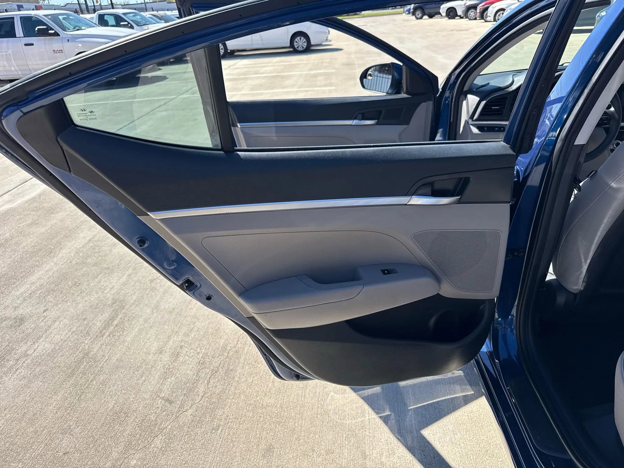 Used 2020 Hyundai Elantra SE image 26