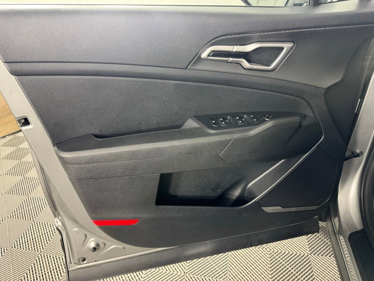 Used 2024 Kia Sportage LX image 10