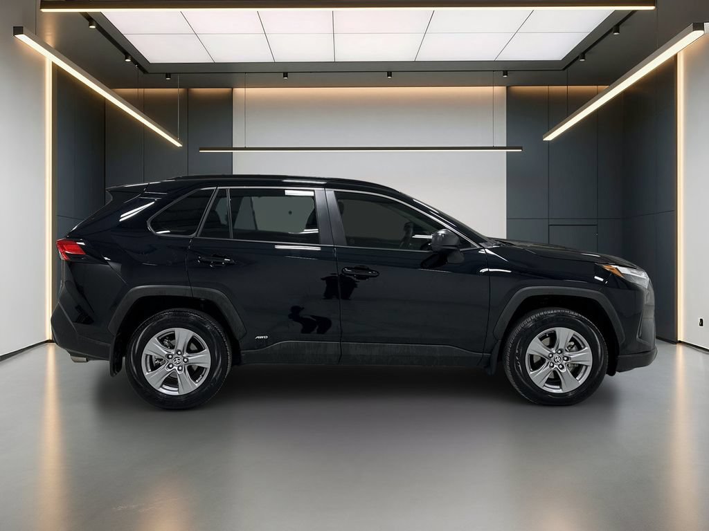 Used 2024 Toyota RAV4 LE AWD/4WD image 7