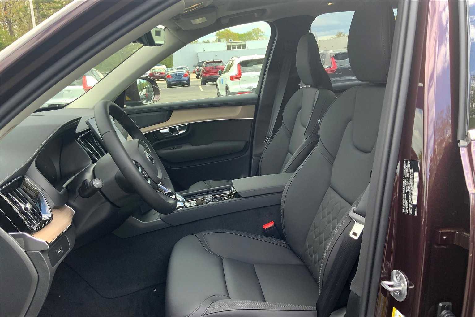 New 2025 Volvo XC90 B5 Plus image 13