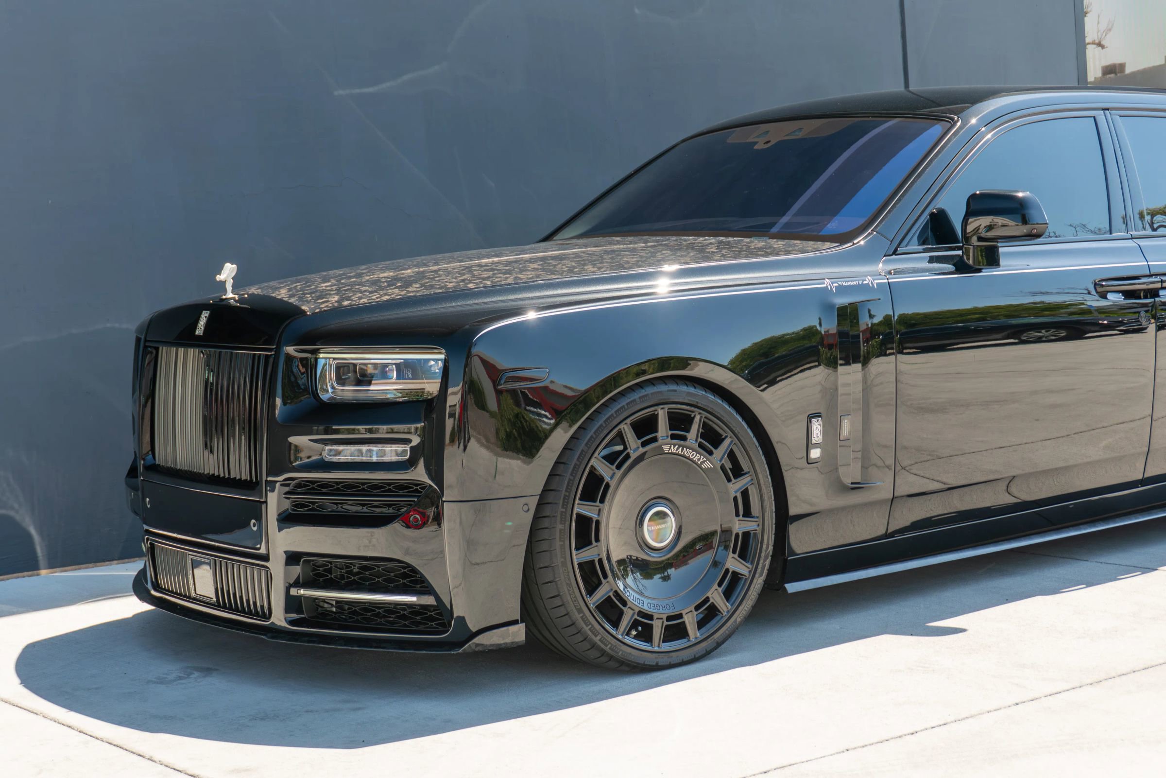 Used 2024 Rolls-Royce Phantom Sedan w/ The Phantom Package RWD image 21