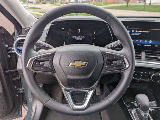 Used 2025 Chevrolet Trax LT w/ LT Convenience Package FWD image 18