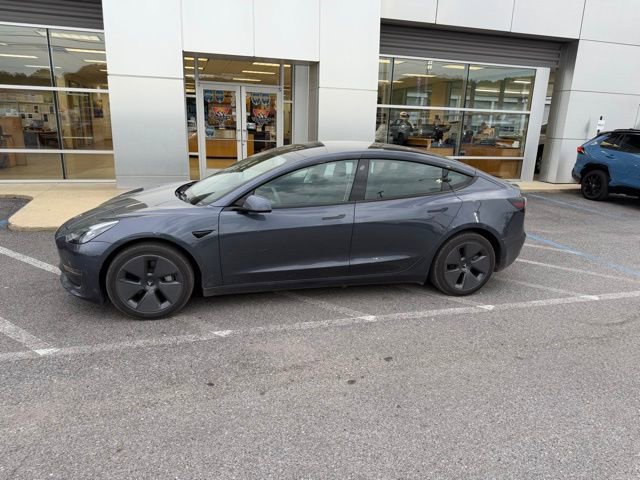 Used 2023 Tesla Model 3 Standard Range RWD image 2