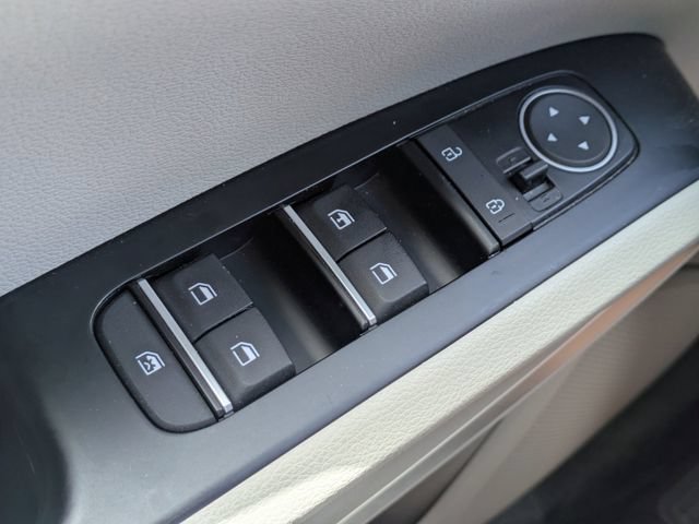 Used 2025 Kia Soul LX w/ LX Technology Package FWD image 21