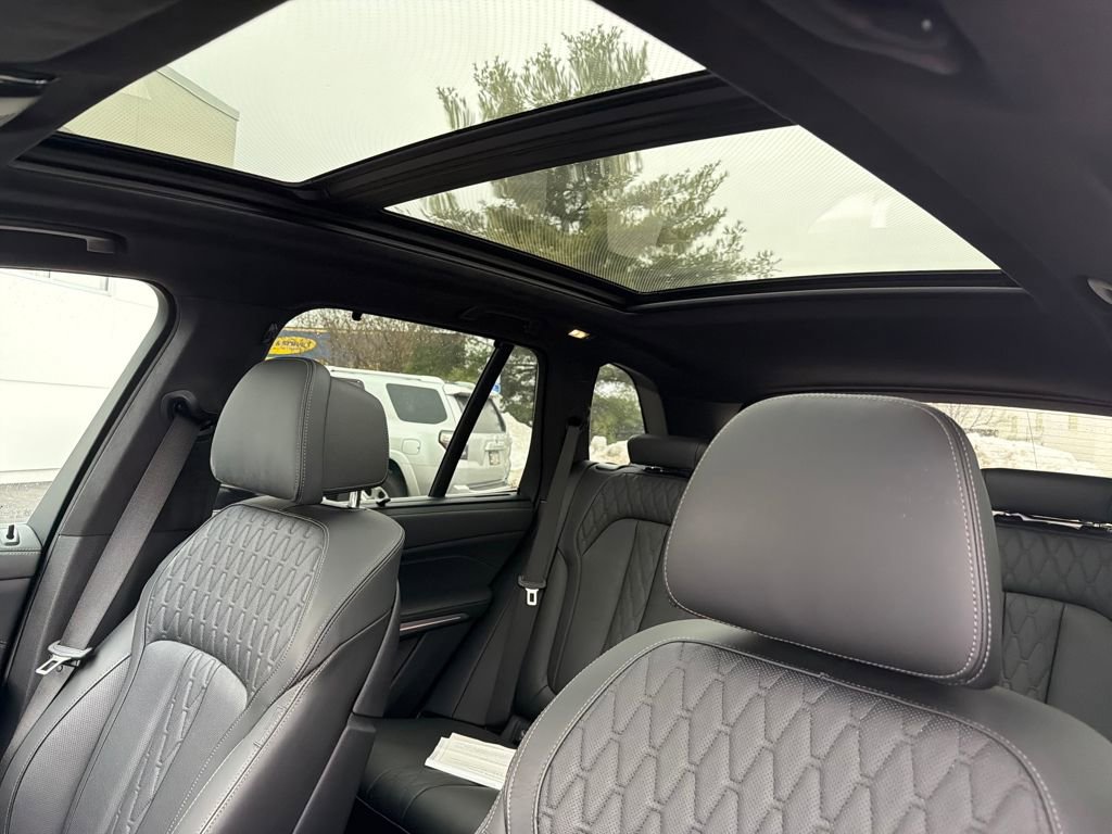 Certified 2025 BMW X5 xDrive40i w/ Executive Package image 12