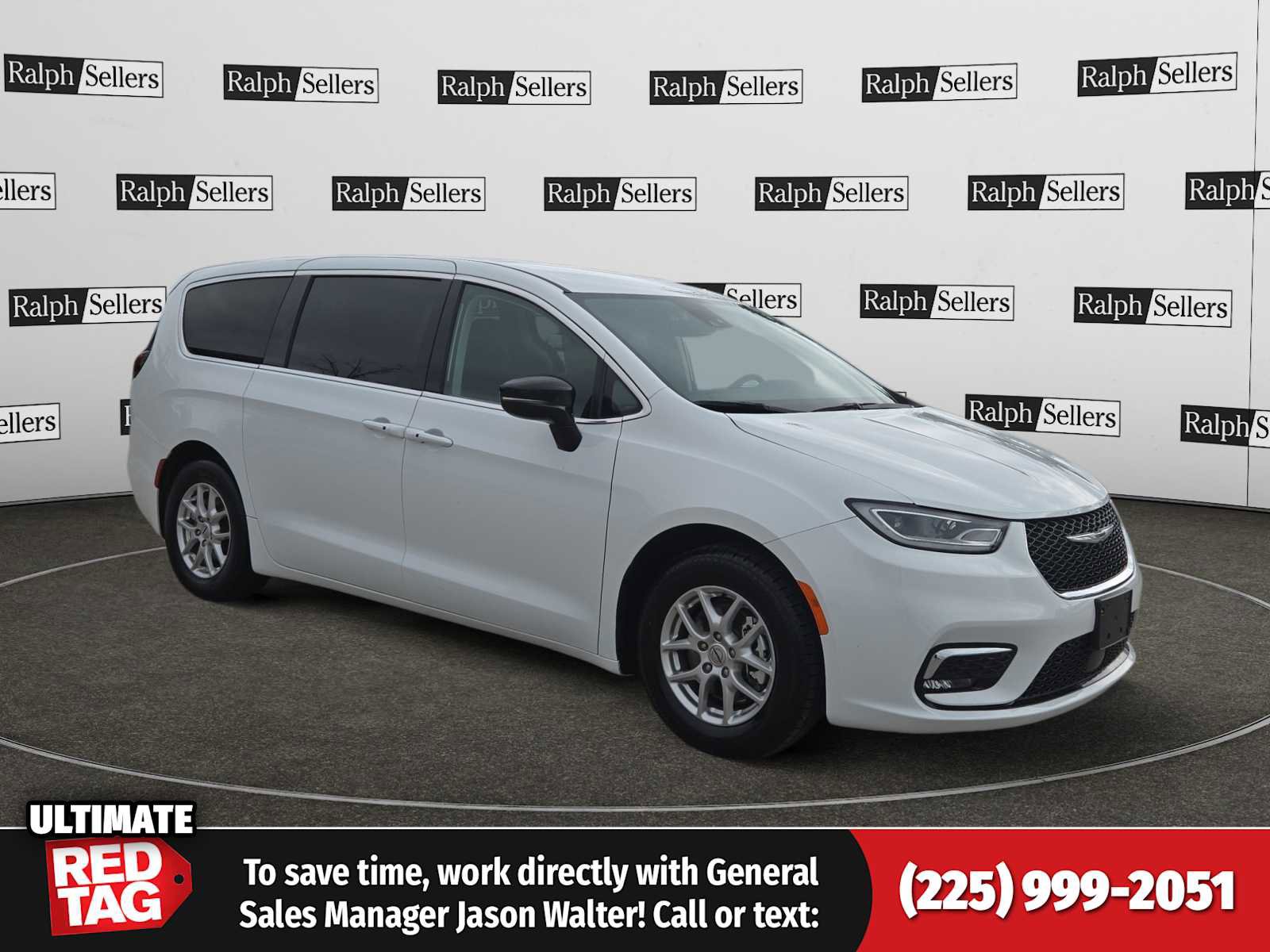 Used 2024 Chrysler Pacifica Touring-L FWD image 1