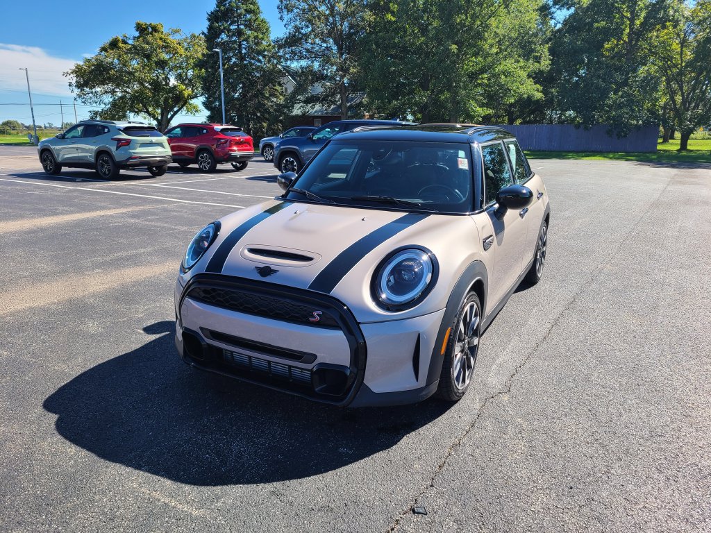 Used 2024 MINI Cooper S w/ Signature Upholstery Package FWD image 4