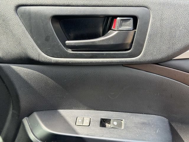 Used 2018 Toyota Highlander Plus FWD image 18